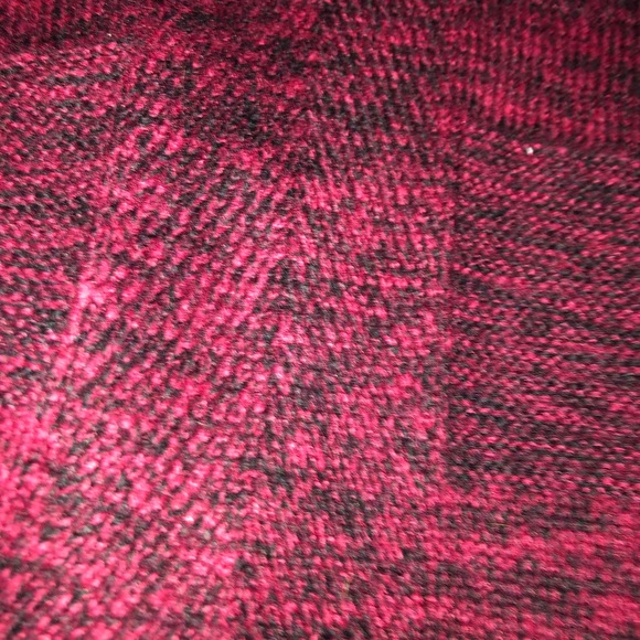 Cozy & stylish red poncho! - Picture 6 of 7